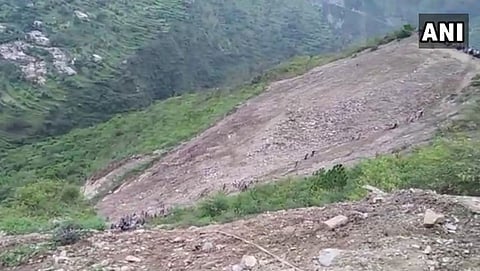 ಕಂದಕಕ್ಕೆ ಉರುಳಿದ ಬಸ್