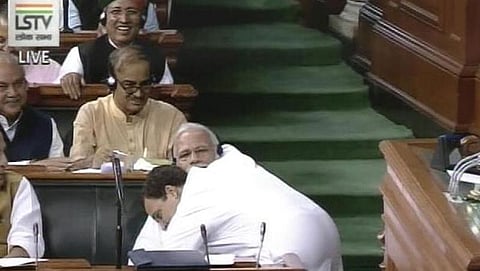 ತೀವ್ರ ವಾಗ್ದಾಳಿ ಬಳಿಕ ಕಲಾಪದಲ್ಲಿಯೇ ಪ್ರಧಾನಿ ಮೋದಿ ಬಳಿ ಬಂದು ಆಲಂಗಿಸಿಕೊಂಡ ರಾಹುಲ್!