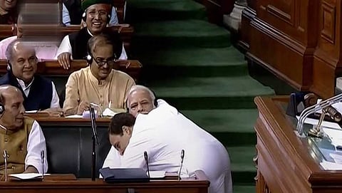ರಾಹುಲ್  ಗಾಂಧಿಯಿಂದ  ಪ್ರಧಾನಿ ಮೋದಿ ಅಪ್ಪುಗೆ
