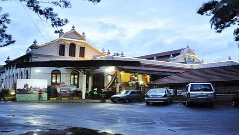 ಬೌರಿಂಗ್ ಇನ್ಸ್ ಟಿಟ್ಯೂಟ್  ಕ್ಲಬ್
