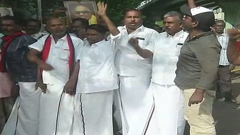 ಕರುಣಾನಿಧಿ ತೀವ್ರ ಅನಾರೋಗ್ಯ, 'ಆಘಾತ'ದಿಂದ 21 ಕಾರ್ಯಕರ್ತರ ಸಾವು: ಡಿಎಂಕೆ