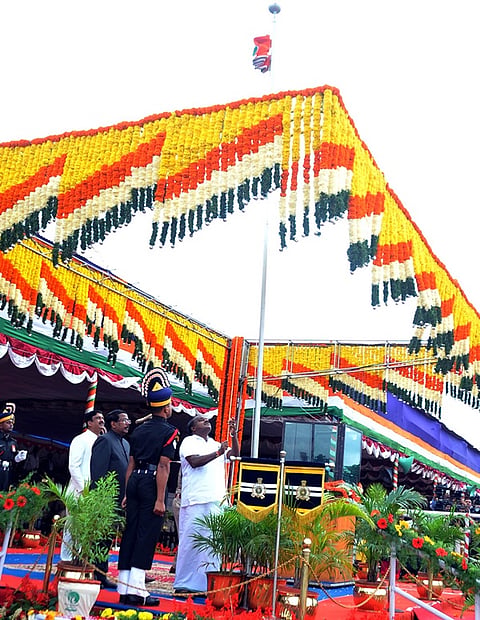 72ನೇ ಸ್ವಾತಂತ್ರ್ಯ ದಿನಾಚರಣೆ ಅಂಗವಾಗಿ ಬೆಂಗಳೂರಿನ ಮಾಣಿಕ್ ಷಾ ಪರೇಡ್ ಮೈದಾನದಲ್ಲಿ ಮುಖ್ಯಮಂತ್ರಿ ಎಚ್ ಡಿ ಕುಮಾರಸ್ವಾಮಿ ಅವರು ಧ್ವಜಾರೋಹಣ ನೆರವೇರಿಸಿದರು. ರಾಜಧಾನಿ ಬೆಂಗಳೂರು ಸೇರಿದಂತೆ ರಾಜ್ಯದ ವಿವಿಧ ಜಿಲ್ಲೆಗಳಲ್ಲಿ ಮಳೆಯ ನಡುವೆಯೇ ಸ್ವಾತಂತ್ರ್ಯೋತ್ಸವವನ್ನು ಸಂಭ್ರಮದಿಂದ ಆಚರಿಸಲಾಯಿತು. ಹೆಚ್ಚಿನ ಚಿತ್ರ