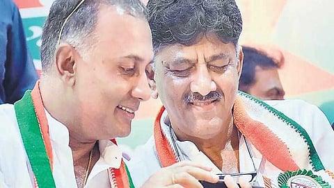 ಕಾಂಗ್ರೆಸ್ ನಾಯಕರಾದ ದಿನೇಶ್ ಗುಂಡೂರಾವ್ ಮತ್ತು ಡಿ.ಕೆ ಶಿವಕುಮಾರ್