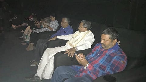 'ಸರ್ಕಾರಿ ಹಿರಿಯ ಪ್ರಾಥಮಿಕ ಶಾಲೆ ಕಾಸರಗೋಡು' ಸಿನಿಮಾ ವೀಕ್ಷಿಸಿದ ಮಾಜಿ ಸಿಎಂ ಸಿದ್ದರಾಮಯ್ಯ