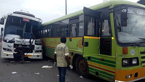 ಖಾಸಗಿ ಮತ್ತು ಸರ್ಕಾರಿ ಬಸ್ ಅಪಘಾತ