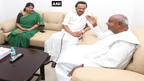 ಕರುಣಾನಿಧಿ ಪುತ್ರ ಎಂ.ಕೆ. ಸ್ಟಾಲಿನ್‌ ಮತ್ತು ಪುತ್ರಿ ಕನಿಮೋಳಿ ಜತೆ ದೇವೇಗೌಡ