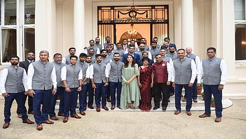 ಭಾರತೀಯ ಕ್ರಿಕೆಟಿಗರೊಡನೆ ಅನುಷ್ಕಾ ಶರ್ಮಾ