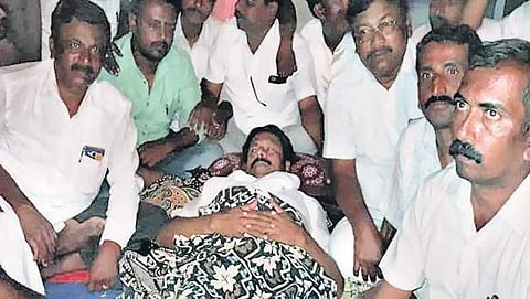ಶಾಸಕ ಮಸಾಲೆ ಜಯರಾಮ್ ಅವರಿಂದ ಧರಣಿ