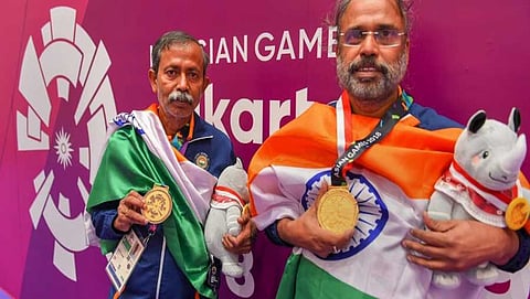 ಪ್ರಣಬ್ ಬರ್ಧನ್ ಹಾಗು ಶಿಬನಾತ್ನ್ ಸರ್ಕಾರ್