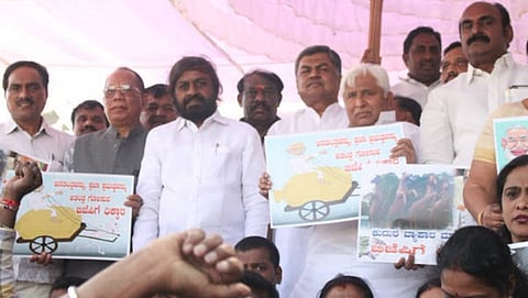 ಪ್ರತಿಭಟನೆಯಲ್ಲಿ ಬಿಕೆ ಹರಿಪ್ರಸಾದ್