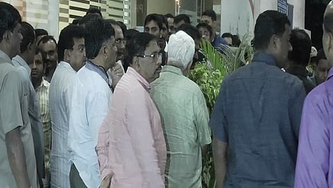 ಆಸ್ಪತ್ರೆಯಲ್ಲಿ ಕೈ ನಾಯಕರು