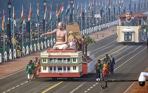 ರಾಷ್ಟ್ರ ರಾಜಧಾನಿಯಲ್ಲಿ 70ನೇ ಗಣರಾಜ್ಯೋತ್ಸವಕ್ಕೆ ಸಕಲ ಸಿದ್ಧತೆ ನಡೆದಿದ್ದು, ಬುಧವಾರ ಸ್ತಬ್ಧ ಚಿತ್ರಗಳ ಸಹಿತ ಪೂರ್ಣ ಪ್ರಮಾಣದ ತಾಲೀಮು ನಡೆಸಲಾಯಿತು. ಪೆರೇಡ್ ಗಾಗಿ ಗಾಂಧೀಜಿ ಮಹಾನ್ ನಾಯಕನಿಂದ ಮಹಾತ್ಮ ಆದದ್ದು ಹೇಗೆ ಎಂಬ ಬಗ್ಗೆ ಭಾರತೀಯ ರೈಲ್ವೆ ಇಲಾಖೆ ಸ್ತಬ್ಧ ಚಿತ್ರ ಸಿದ್ಧಪಡಿಸಿದೆ. ಮಹಾತ್ಮ ಗಾಂಧಿ 