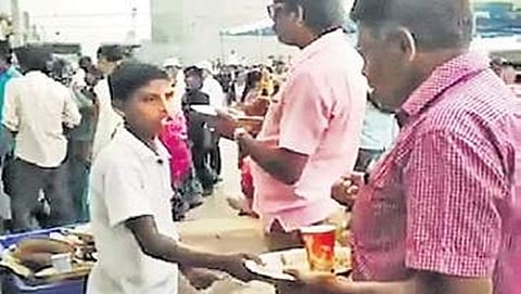 ವ್ಯಕ್ತಿಗೆ ಆಹಾರದ ಮಹತ್ವ ಸಾರಿದ ಬಾಲಕ