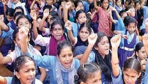 ಮಕ್ಕಳಿಂದ ಪ್ರತಿಭಟನೆ
