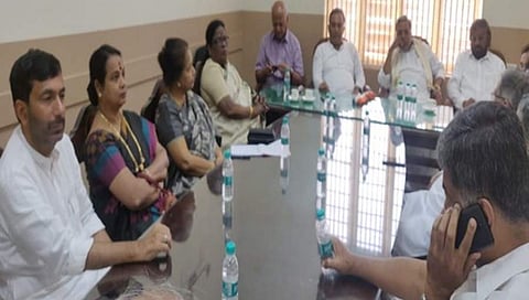 ಕಾಂಗ್ರೆಸ್ ಹಿರಿಯ ಮುಖಂಡರ ಜೊತೆ ಸಿದ್ದು ಸಭೆ