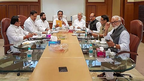 ಕಾಂಗ್ರೆಸ್ ಮತ್ತು ಎನ್ ಸಿಪಿ ನಾಯಕರು ಸಭೆ ಸೇರಿ ಸಿಎಂಪಿ ಅಂತಿಮಗೊಳಿಸಿರುವುದು