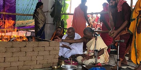 ಶತಚಂಡಿಕಾ ಯಾಗ ಮಾಡಿಸುತ್ತಿರುವ ಸಂಗಣ್ಣ ಕರಣಿ