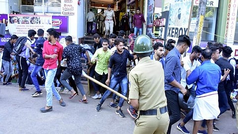 ಮುಸ್ಲಿಂ ಸಂಘಟನೆಗಳಿಂದ ಮಂಗಳೂರಿನಲ್ಲಿ ರ್ಯಾಲಿಗೆ ಕರೆ; ಹಿರಿಯ ಪೊಲೀಸ್ ಅಧಿಕಾರಿಗಳ ರಾಜೀನಾಮೆಗೆ ಒತ್ತಾಯ 