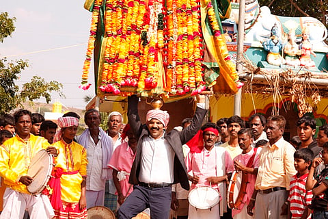 ಡಿಕೆ ರವಿ ಅವರ ಜೀವನಾಧಾರಿತ ಚಂಬಲ್ ಚಿತ್ರದ ಫೋಟೋಗಳು. ಚಿತ್ರದಲ್ಲಿ ಸತೀಶ್ ನಿನಾಸಂ ಮತ್ತು ಸೋನು ಗೌಡ ಅಭಿನಯಿಸಿದ್ದಾರೆ.