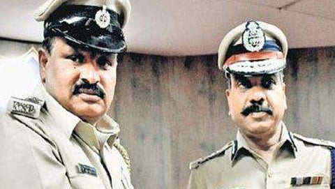 ಬೆಂಗಳೂರು ಪೊಲೀಸ್ ಕಮೀಷನರ್ ಟಿ ಸುನೀಲ್ ಕುಮಾರ್ ಹಾಗೂ ಇನ್ಸ್ ಪೆಕ್ಟರ್ ಸಿಎ ಸಿದ್ದಲಿಂಗಯ್ಯ