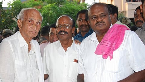 ಮಂಡ್ಯದಲ್ಲಿ ಕಾಂಗ್ರೆಸ್ ಹಿರಿಯ ಮುಖಂಡ ಜಿ ಮಾದೇಗೌಡರನ್ನು ಭೇಟಿ ಮಾಡಿ ಬೆಂಬಲ ಕೋರಿದ ಸಿಎಂ ಕುಮಾರಸ್ವಾಮಿ