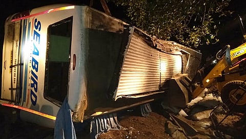 ಅಪಘಾತಕ್ಕೀಡಾದ ಖಾಸಗಿ ಬಸ್