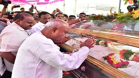 ಶ್ರೀಲಂಕಾ ಸ್ಪೊಟ: ಮೃತರ ಅಂತಿಮ ದರ್ಶನ ಪಡೆದ ದೇವೇಗೌಡ, ಸಿಎಂ ಎಚ್‌ಡಿಕೆ
