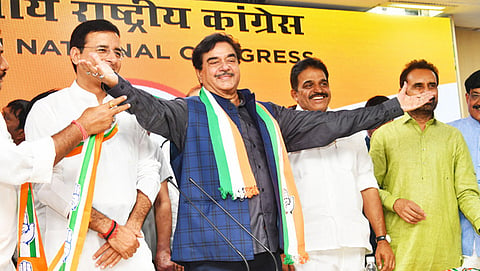 ಕಾಂಗ್ರೆಸ್ ಸೇರ್ಪಡೆಯಾದ ಶತೃಘ್ನ ಸಿನ್ಹಾ