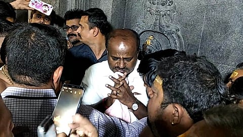 ದೇವಸ್ಥಾನದಲ್ಲಿ ಸಿಎಂ ಹೆಚ್ ಡಿ ಕುಮಾರಸ್ವಾಮಿ