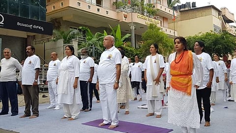 ಬೆಂಗಳೂರಿನ ಬಿಜೆಪಿ ಕಚೇರಿಯ ಎದುರು ಯೋಗಭ್ಯಾಸದಲ್ಲಿ ನಿರತ ಬಿ ಎಸ್ ಯಡಿಯೂರಪ್ಪ