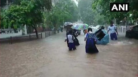 ಮಳೆಯಿಂದ ಪ್ರವಾಹ ಉಂಟಾದ ಮುಂಬೈ ನಗರಿಯ ರಸ್ತೆಗಳು