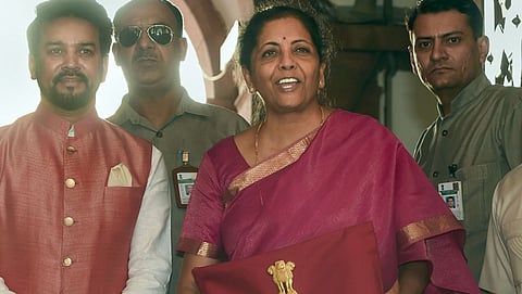 ಬಜೆಟ್ ಮಂಡನೆಗೆ ಆಗಮಿಸಿದ ನಿರ್ಮಲಾ ಸೀತಾರಾಮನ್