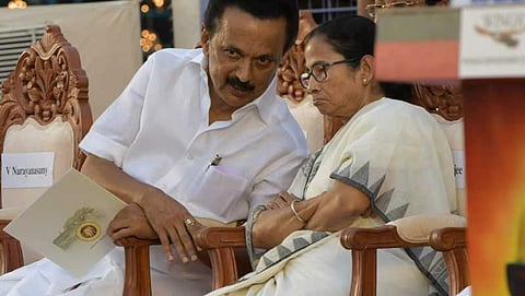 ತಮಿಳುನಾಡು ಮಾಜಿ ಮುಖ್ಯಮಂತ್ರಿ ಎಂ ಕರುಣಾನಿಧಿಯವರ ಮೊದಲ ಪುಣ್ಯತಿಥಿ ಕಾರ್ಯಕ್ರಮದಲ್ಲಿ ಮಮತಾ ಬ್ಯಾನರ್ಜಿ, ಎಂ ಕೆ ಸ್ಟಾಲಿನ್