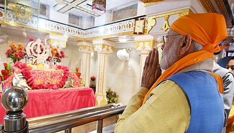 ಸಿಖ್ ಧರ್ಮಗುರು ಗುರು ಗೋವಿಂದ್ ಸಿಂಗ್ ಅವರಿಗೆ ಪ್ರಧಾನಿ ಗೌರವ ಸಮರ್ಪಣೆ