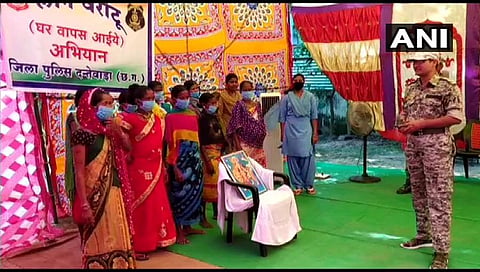 ನಕ್ಸಲರು ಶರಣಾಗಿರುವುದು