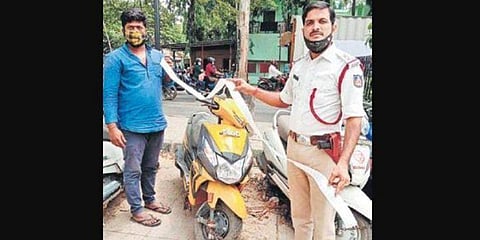 ಸಂಚಾರ ನಿಯಮ ಉಲ್ಲಂಘನೆ ಮಾಡಿದ ಅರುಣ್ ಕುಮಾರ್