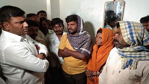 ಮೃತರ ಕುಟುಂಬಕ್ಕೆ ಸಾಂತ್ವನ ಹೇಳಿದ ಶಾಸಕ ಭೀಮಾನಾಯ್ಕ್