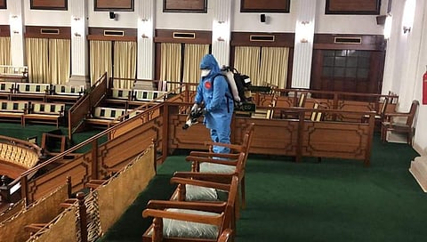ವಿಧಾನಸೌಧ ಕೊಠಡಿಯೊಳಗೆ ಸೋಂಕು ನಿವಾರಕ ಸಿಂಪಡಣೆಯಿಂದ ಸ್ವಚ್ಛತೆ