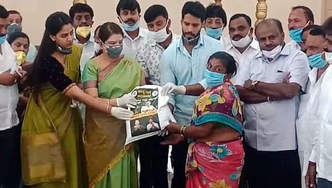 ಆಹಾರ ವಿತರಣೆಯ ಚಿತ್ರ