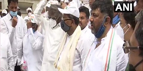 ಕಾಂಗ್ರೆಸ್ ನಾಯಕರ ಪ್ರತಿಭಟನೆ
