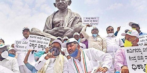 ಪ್ರತಿಭಟನಾನಿರತ ಕಾಂಗ್ರೆಸ್ ನಾಯಕರು