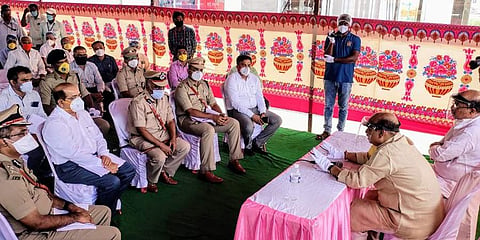 ಕುಗನೊಳ್ಳಿ ಚೆಕ್ ಪೋಸ್ಟ್ ಗೆ ಬೊಮ್ಮಾಯಿ ಭೇಟಿ