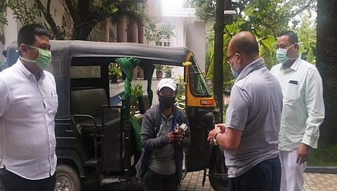 ಆಟೋ ಚಾಲಕಿಗೆ ನಗದು ಬಹುಮಾನ ನೀಡಿದ ಮಣಿಪುರ ಮುಖ್ಯಮಂತ್ರಿ ಎನ್ ಬಿರೇನ್ ಸಿಂಗ್