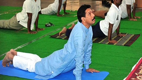 ಬಿಜೆಪಿ ಕಚೇರಿಯಲ್ಲಿ ಯೋಗ ಮಾಡಿದ ಸಂಸದ ನಳಿನ್ ಕುಮಾರ್ ಕಟೀಲ್