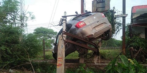 ಅಪಘಾತಕ್ಕೀಡಾದ ಕಾರು