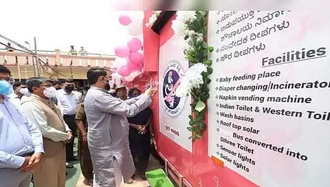 ಸ್ತ್ರೀ ‌ಶೌಚಾಲಯ ಉದ್ಘಾಟಿಸಿದ ಸಚಿವ ಲಕ್ಷ್ಮಣ್ ಸವದಿ