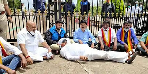 ವಾಟಾಳ್ ಪ್ರತಿಭಟನೆ