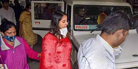 ಸಿಸಿಬಿ ವಶಕ್ಕೆ ನಟಿ ಸಂಜನಾ