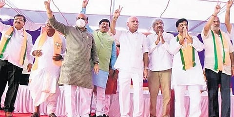 ಹಾನಗಲ್ ನಲ್ಲಿ ನಡೆದ ಪ್ರಚಾರ ಕಾರ್ಯಕ್ರಮದಲ್ಲಿ ಸಿಎಂ ಬೊಮ್ಮಾಯಿ ಹಾಗೂ ಮಾಜಿ ಸಿಎಂ ಯಡಿಯೂರಪ್ಪ.