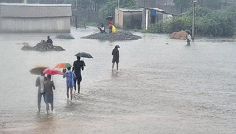 ತಮಿಳು ನಾಡಿನಲ್ಲಿ ಮಳೆಗೆ ರಸ್ತೆಯಲ್ಲುಂಟಾಗಿರುವ ಪರಿಸ್ಥಿತಿ